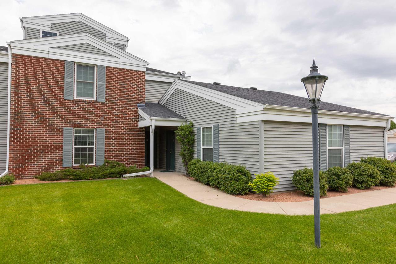 N16W26581 Wild Oats Dr. #D, Pewaukee, WI 53072