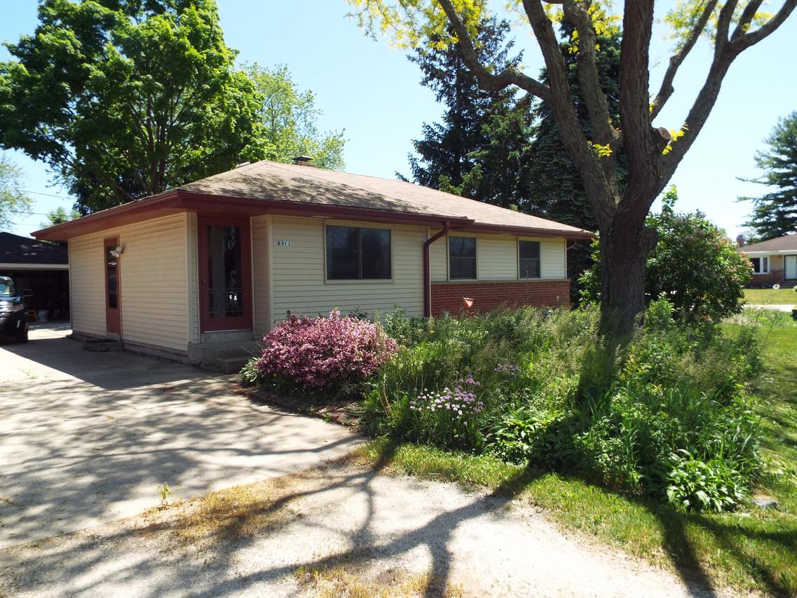 6913 Revere Rd., Caledonia, WI 53402