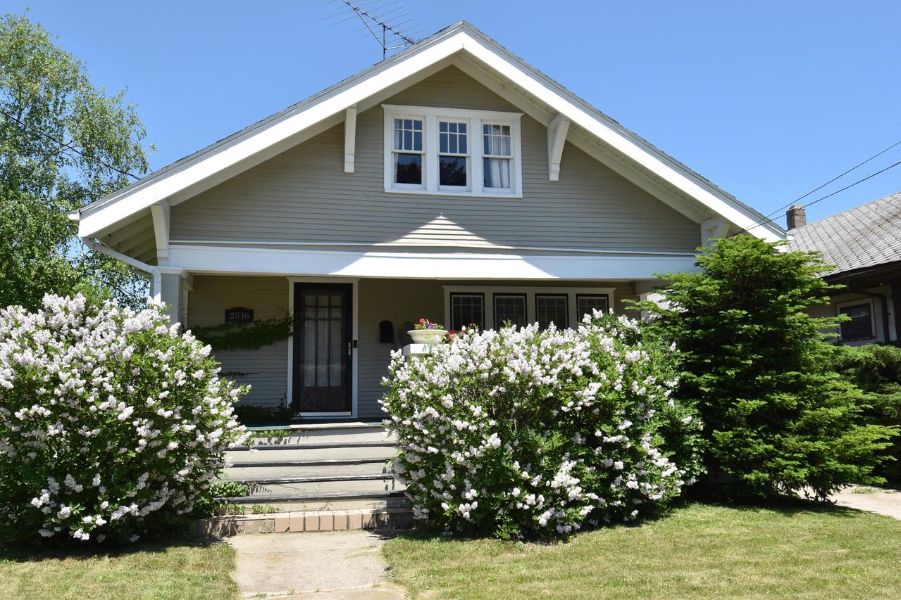 2516 73rd St, Kenosha, WI 53143