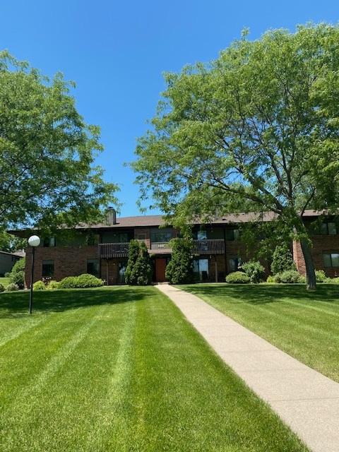 388 Park Hill Dr. #F, Pewaukee, WI 53072