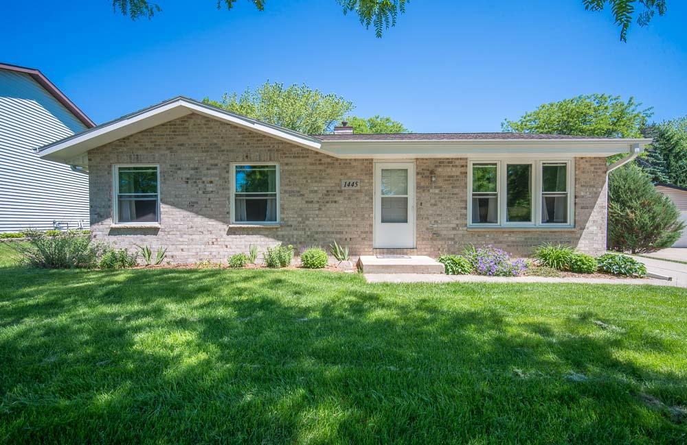 1445 Erin Ln., Waukesha, WI 53188