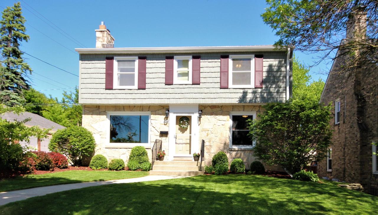 2658 N 83rd St, Wauwatosa, WI 53213