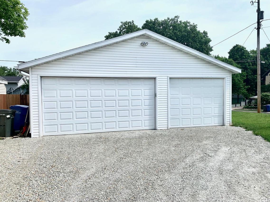 216 Lynn St, Watertown, WI 53098
