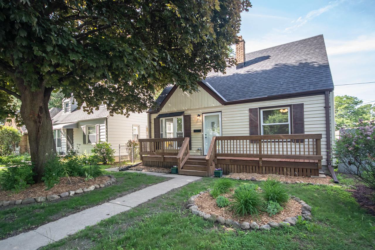 7915 W Lisbon Ave, Milwaukee, WI 53222