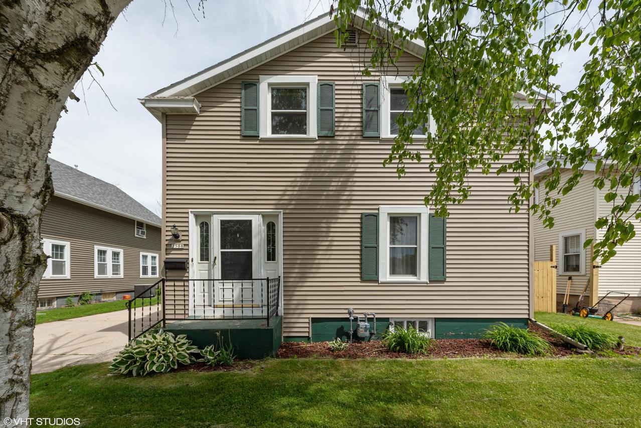 2508 Meadow Ln., Manitowoc, WI 54220