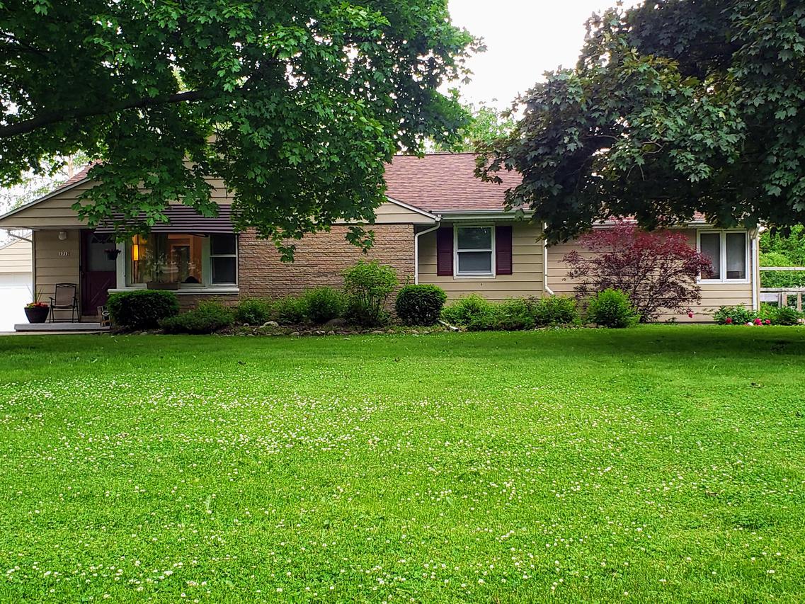 1712 S Craftsman Dr, New Berlin, WI 53146