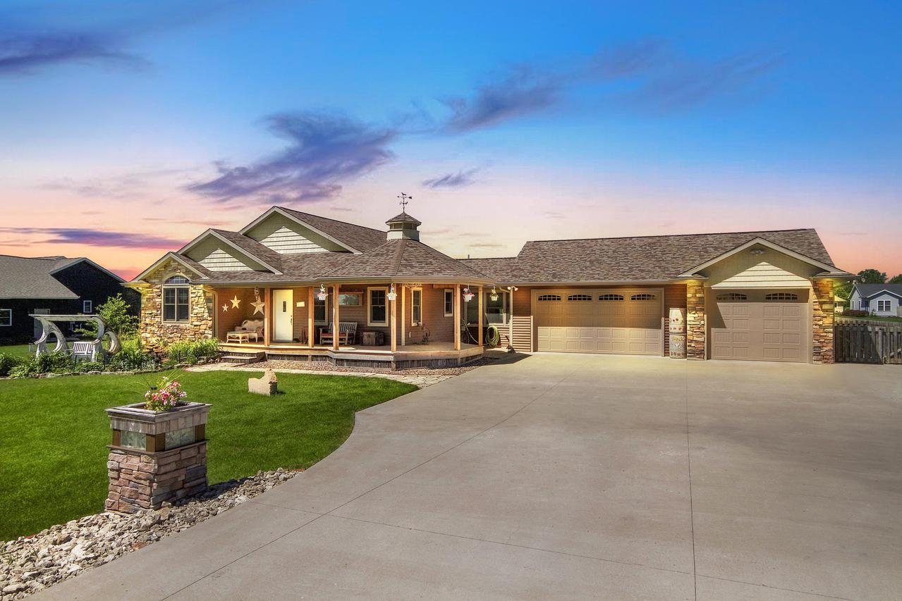 N5785 Lake Park Dr., Onalaska, WI 54650