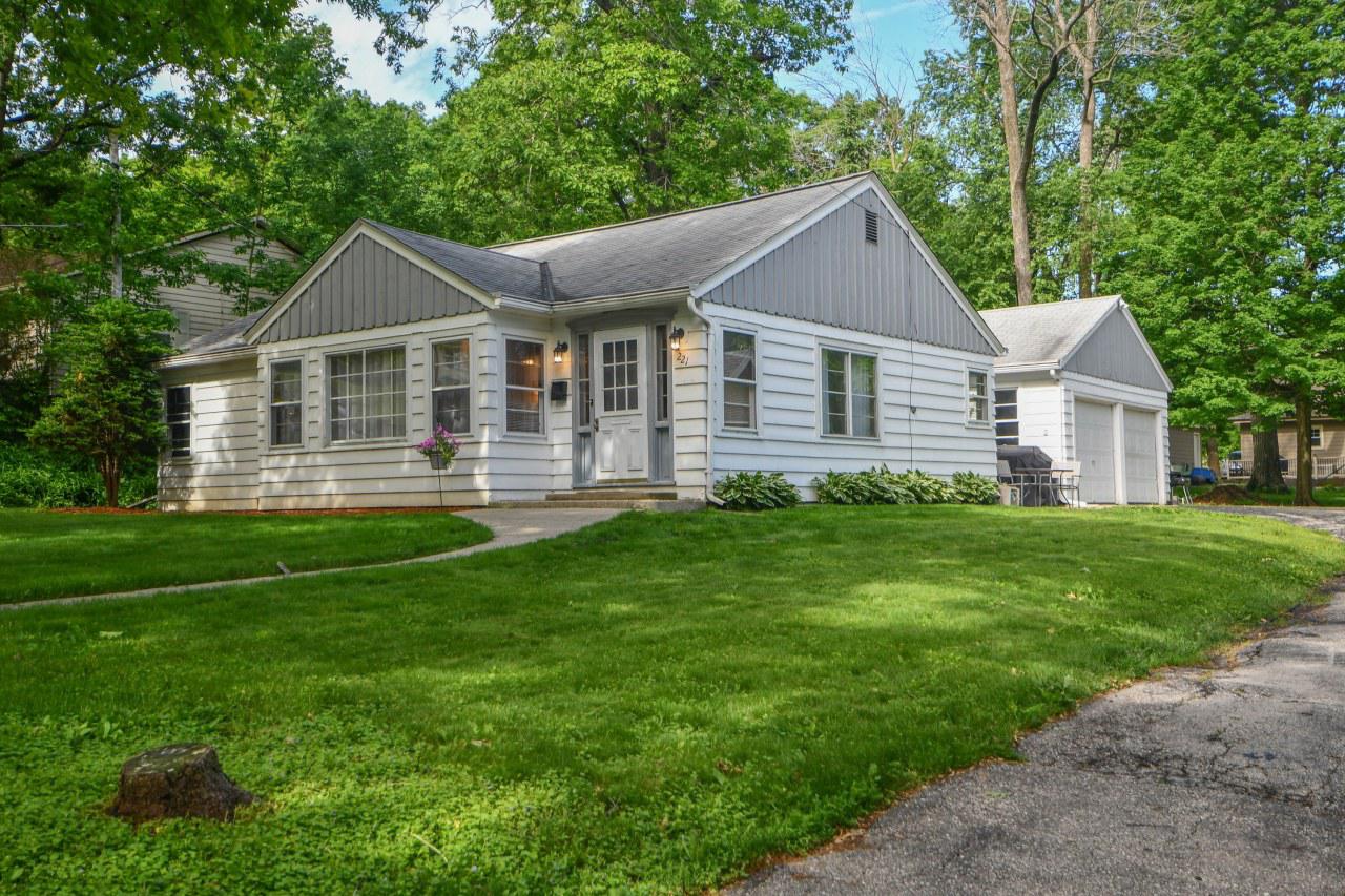 221 1st St, Pewaukee, WI 53072