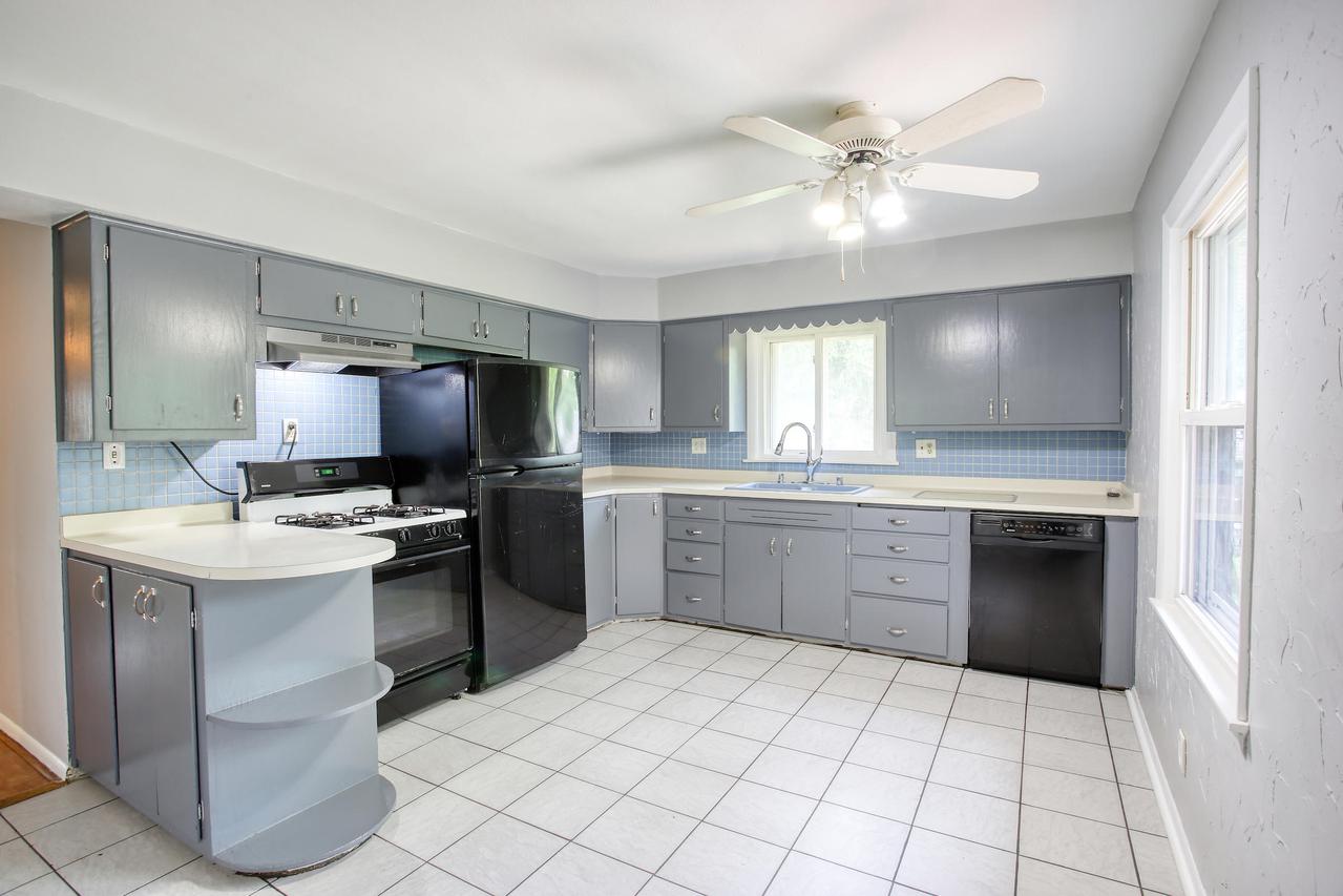 W227S1493 Anitol Ave, Waukesha, WI 53186