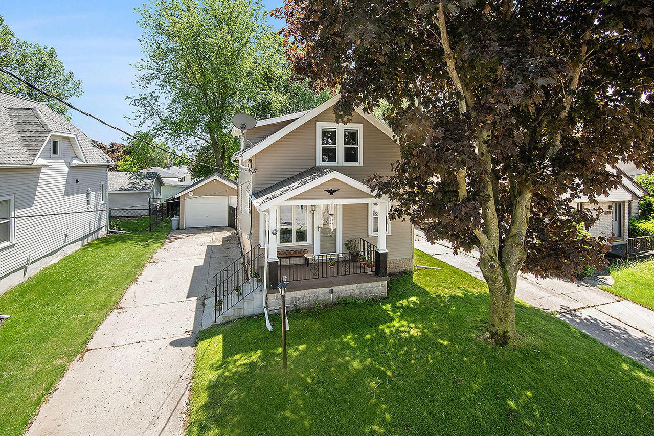 3003 Meadow Ln., Manitowoc, WI 54220
