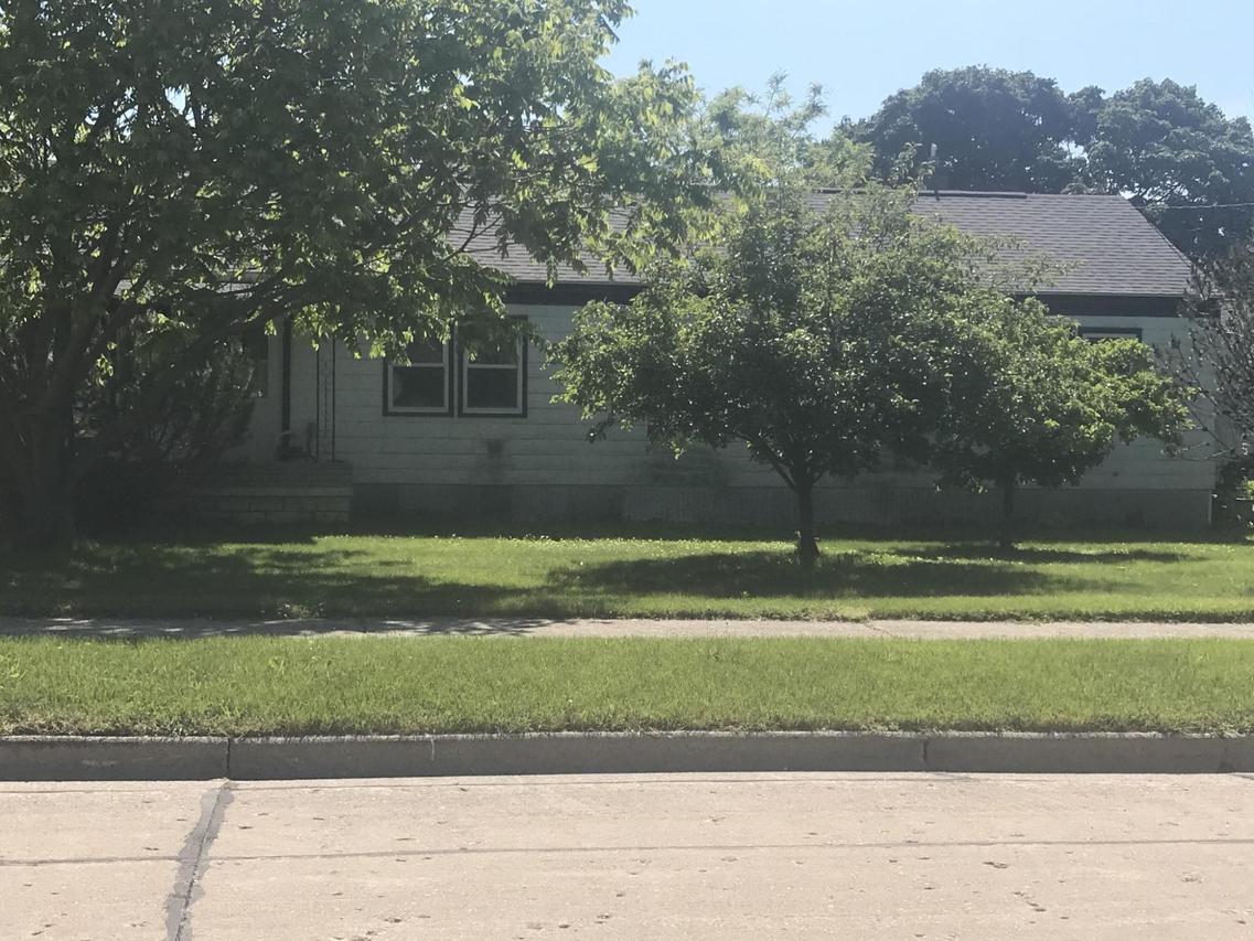931 S 36th St., Manitowoc, WI 54220