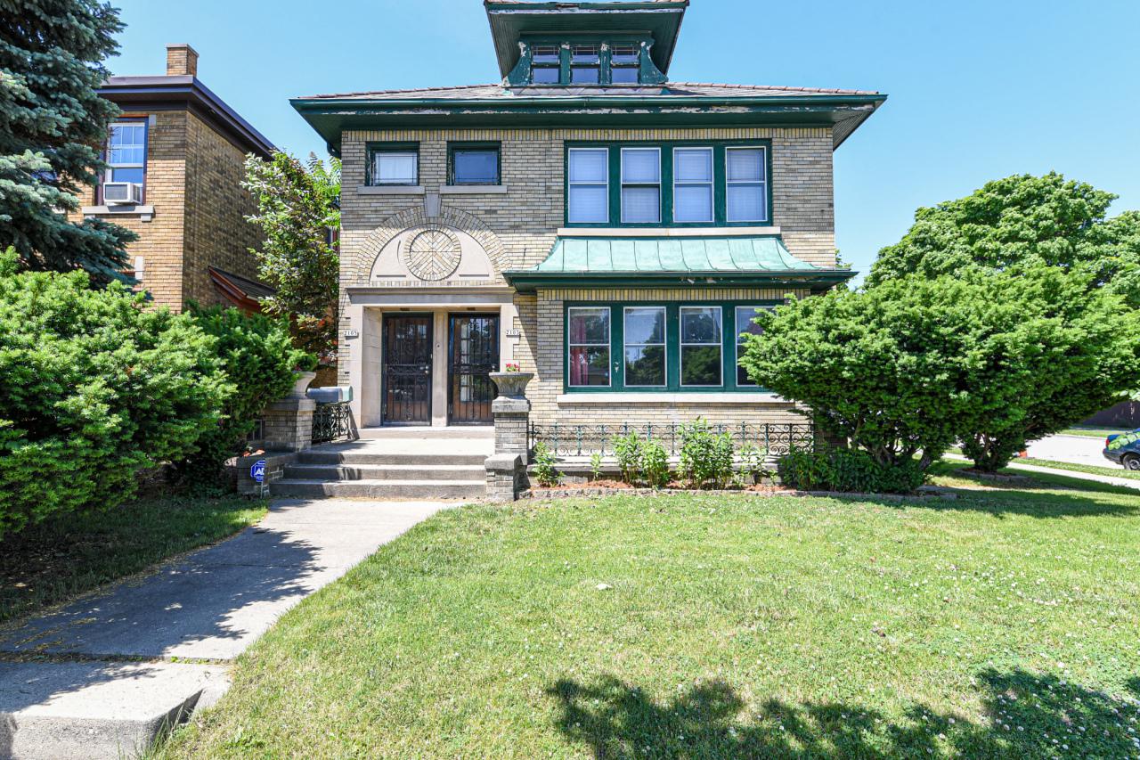 2103 S Layton Blvd #2105, Milwaukee, WI 53215
