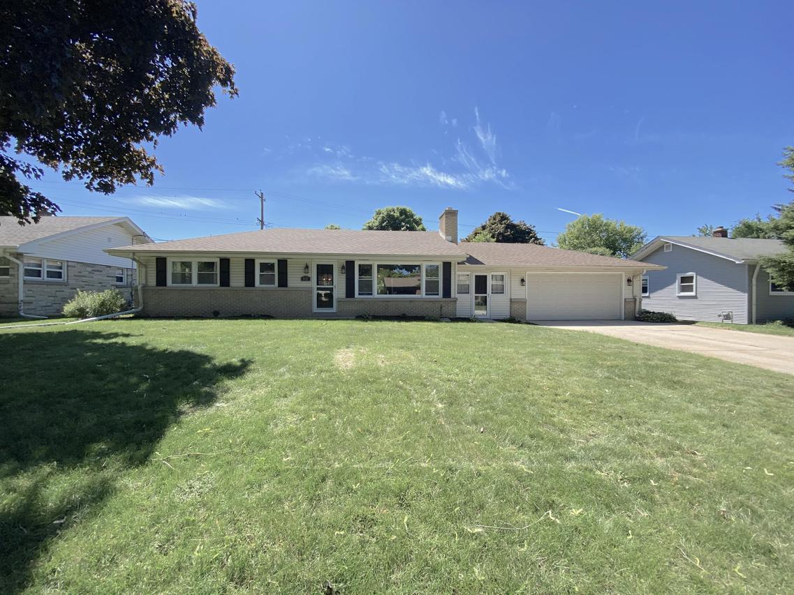 3157 N Knoll Blvd., Wauwatosa, WI 53222
