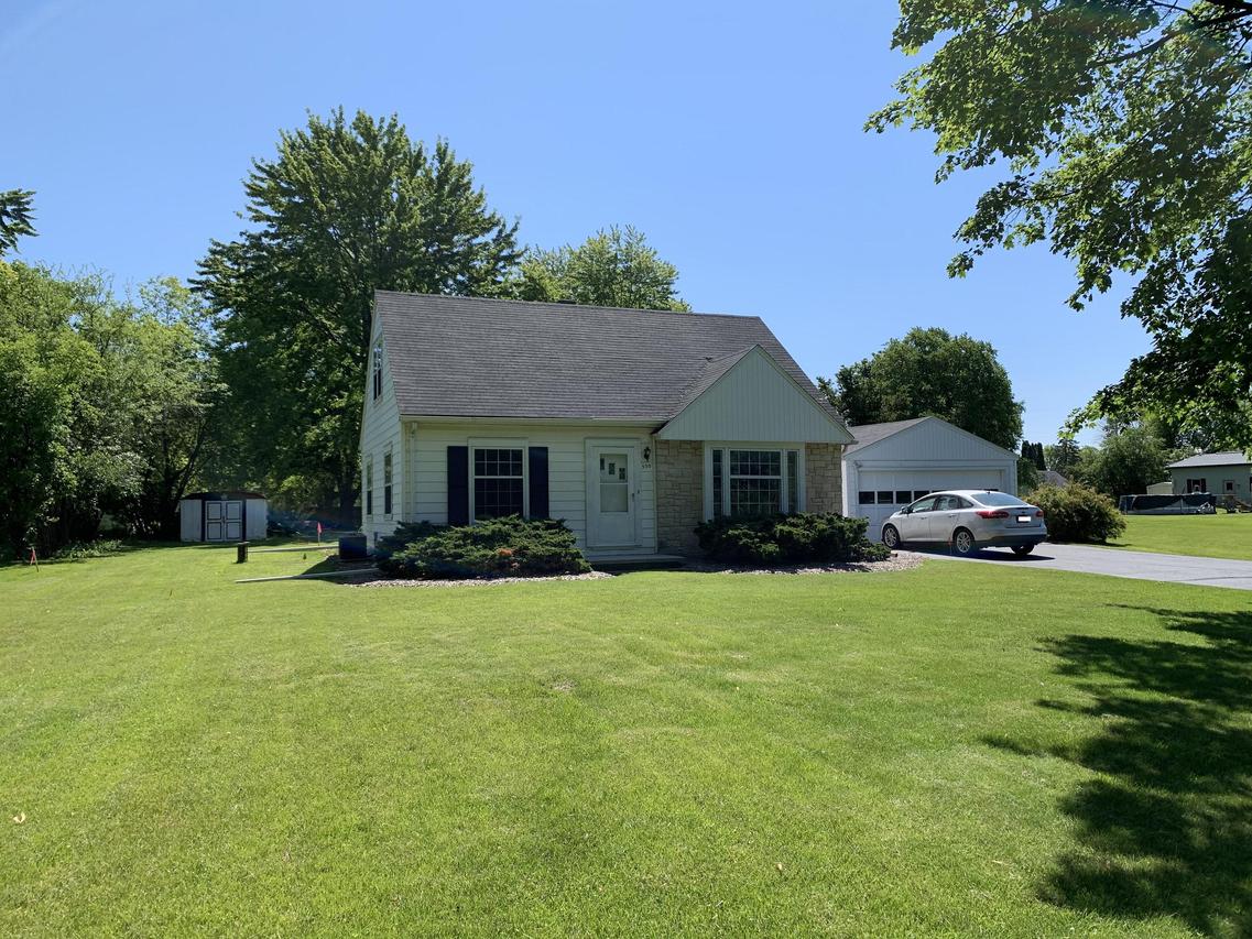 550 N Riverside Dr, Saukville, WI 53080