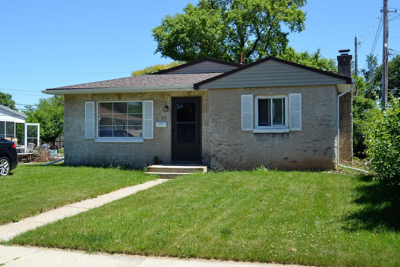 1935 West Lawn Ave, Racine, WI 53405