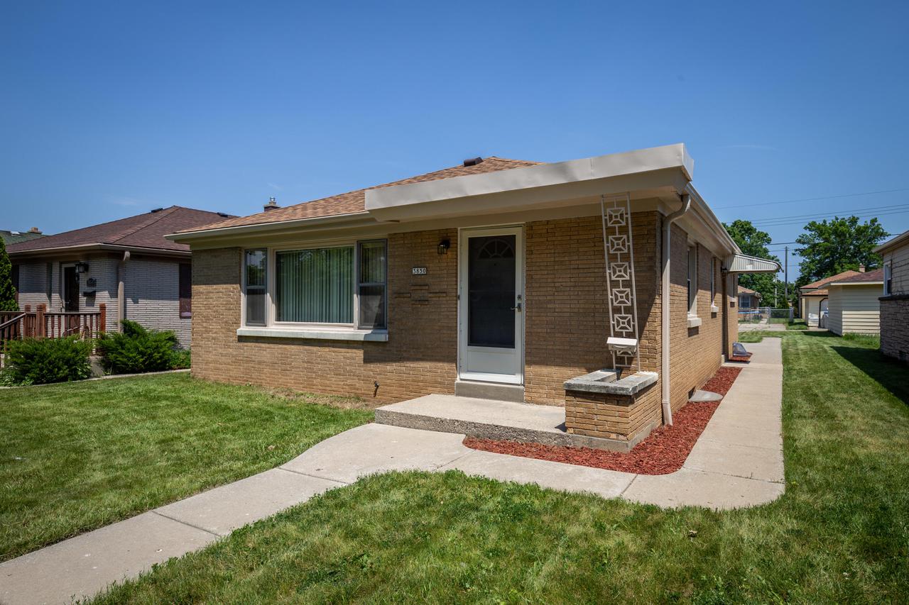 3850 N 62nd St, Milwaukee, WI 53216