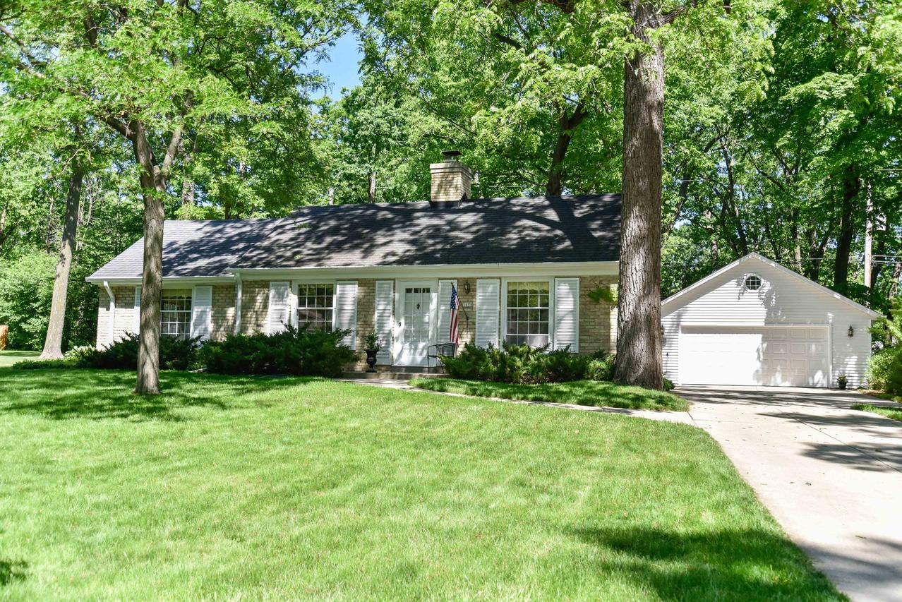 1658 N 122nd St, Wauwatosa, WI 53226
