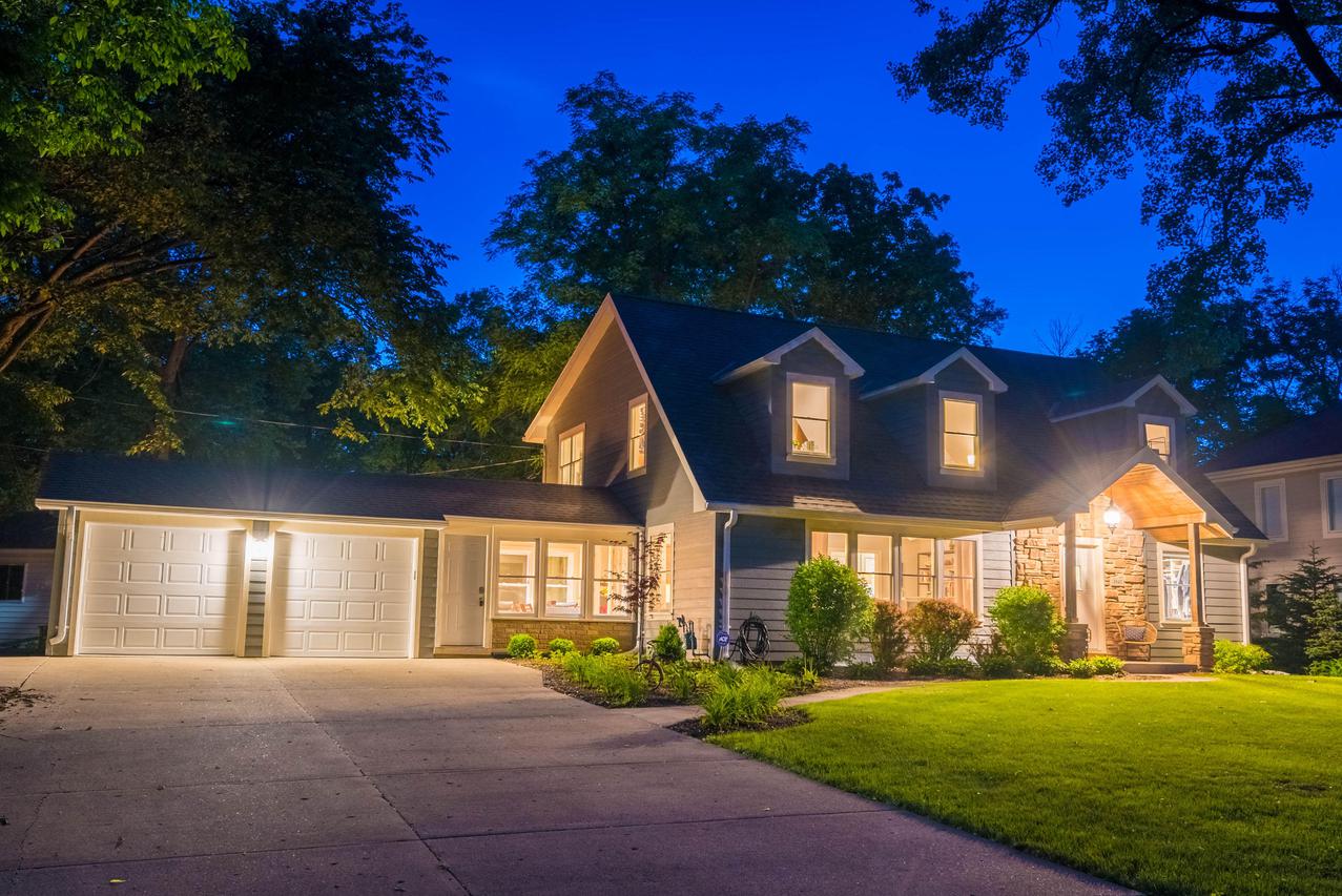 1645 N 120th St, Wauwatosa, WI 53226