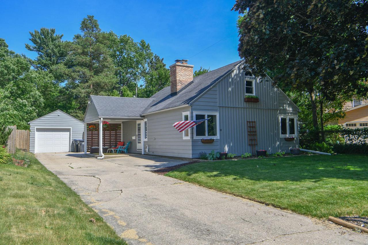 53 Columbia Ave., Waukesha, WI 53186