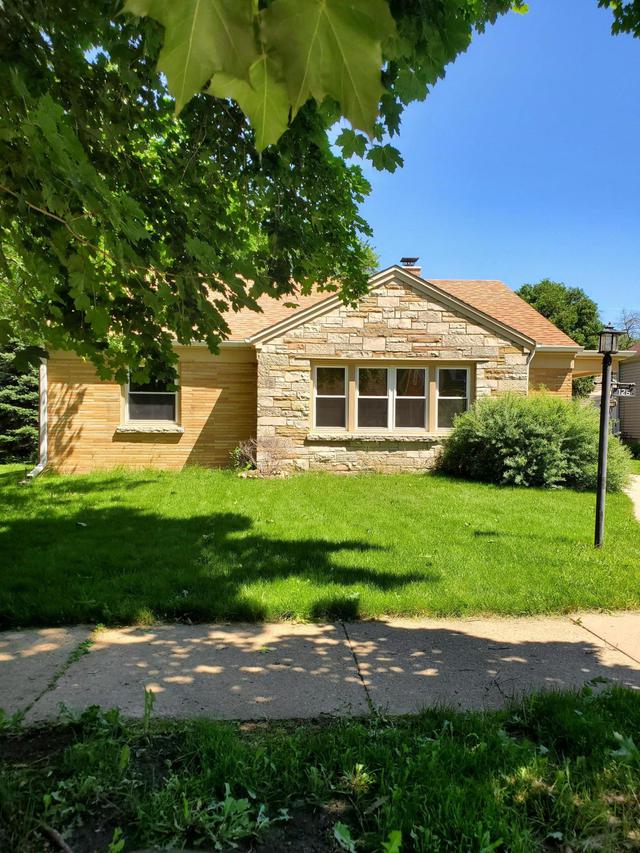 126 Douglass Ave, Waukesha, WI 53186