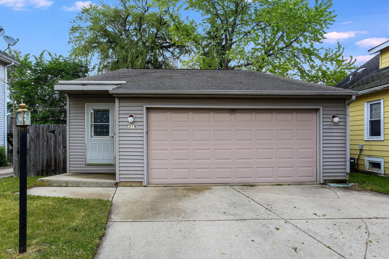 5019 33rd Ave, Kenosha, WI 53144