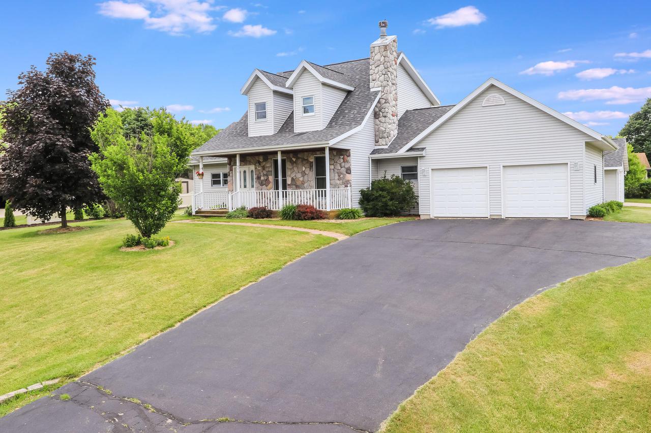 336 Oak Ridge Ct., Darien, WI 53114