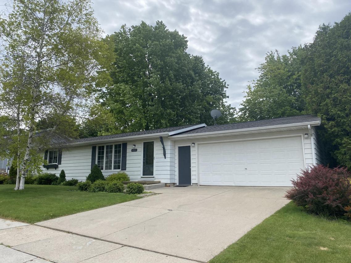 1221 Summit St., Manitowoc, WI 54220