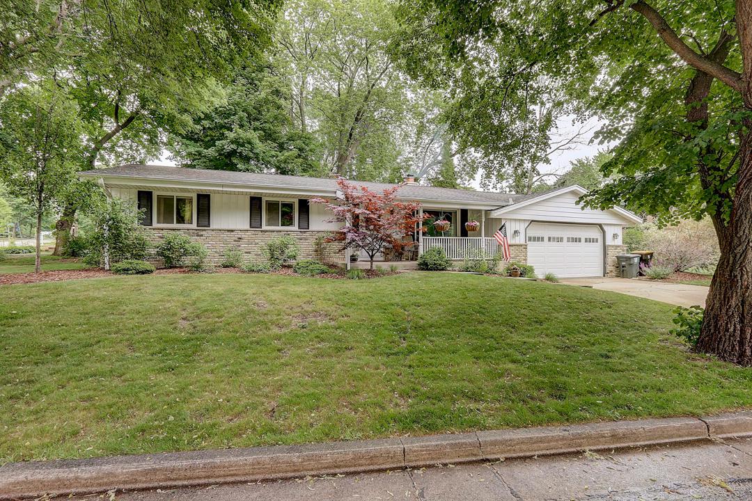 11838 W Gilbert Ave., Wauwatosa, WI 53226