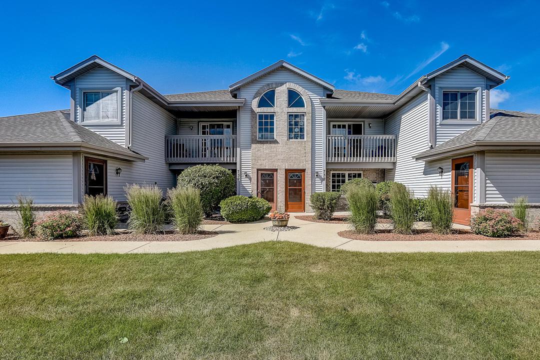 739 Quinlan Dr. #B, Pewaukee, WI 53072