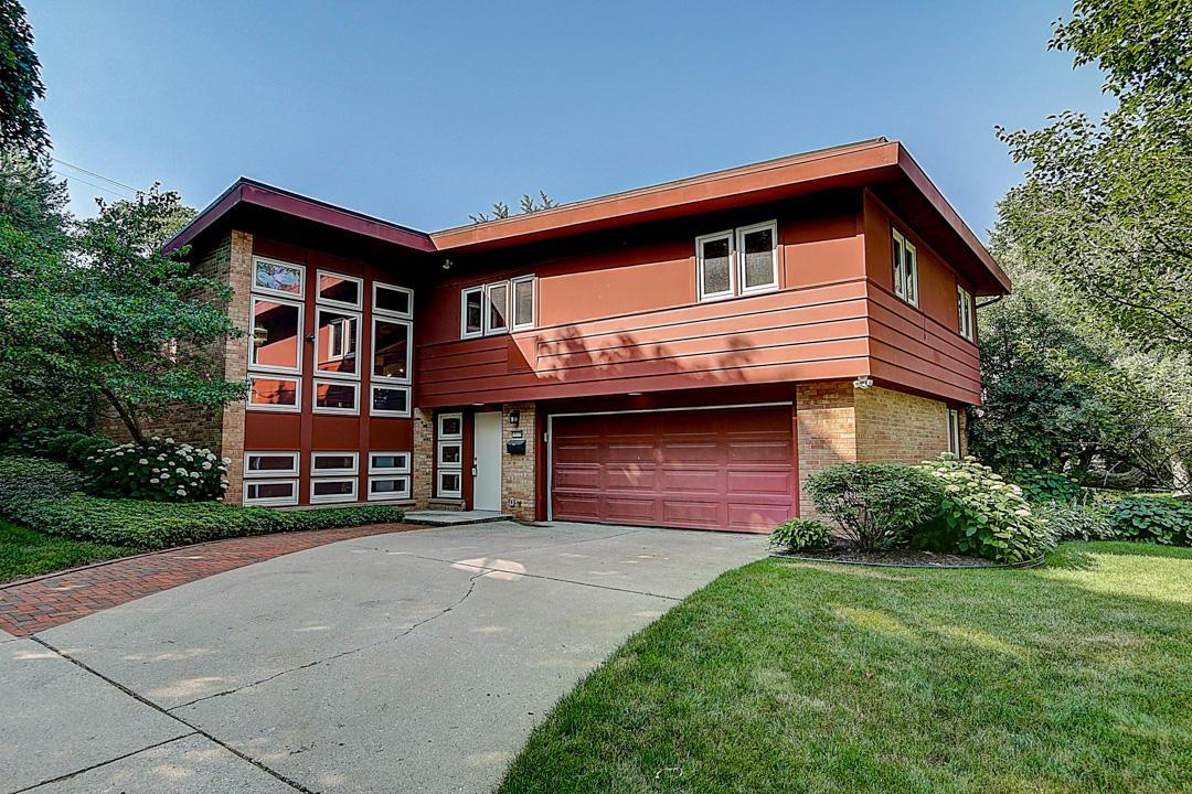 10525 W Vienna Ave., Wauwatosa, WI 53222