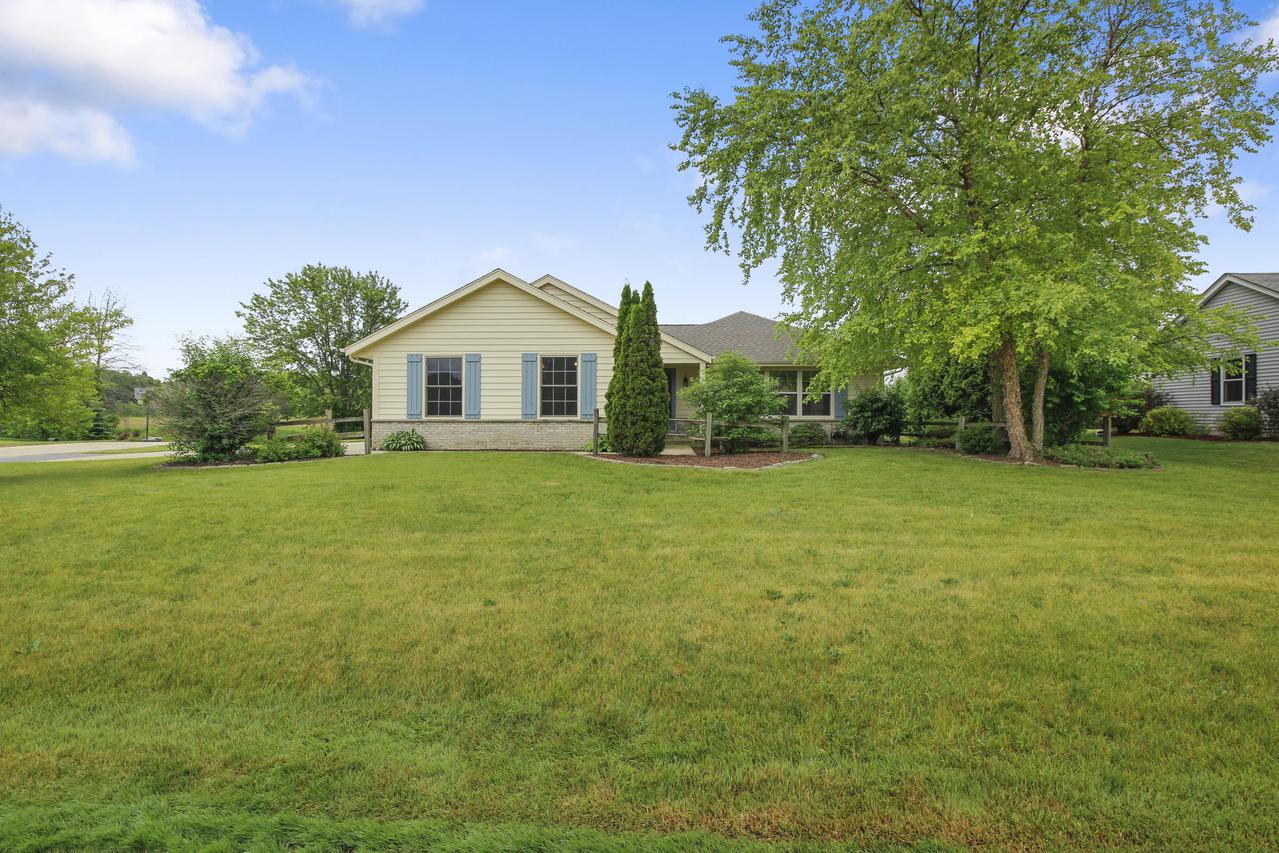 2469 Catherine Dr., Caledonia, WI 53402