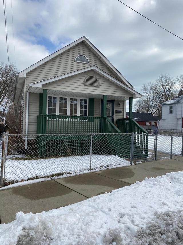 1129 Dr Martin Luther King Dr, Racine, WI 53404