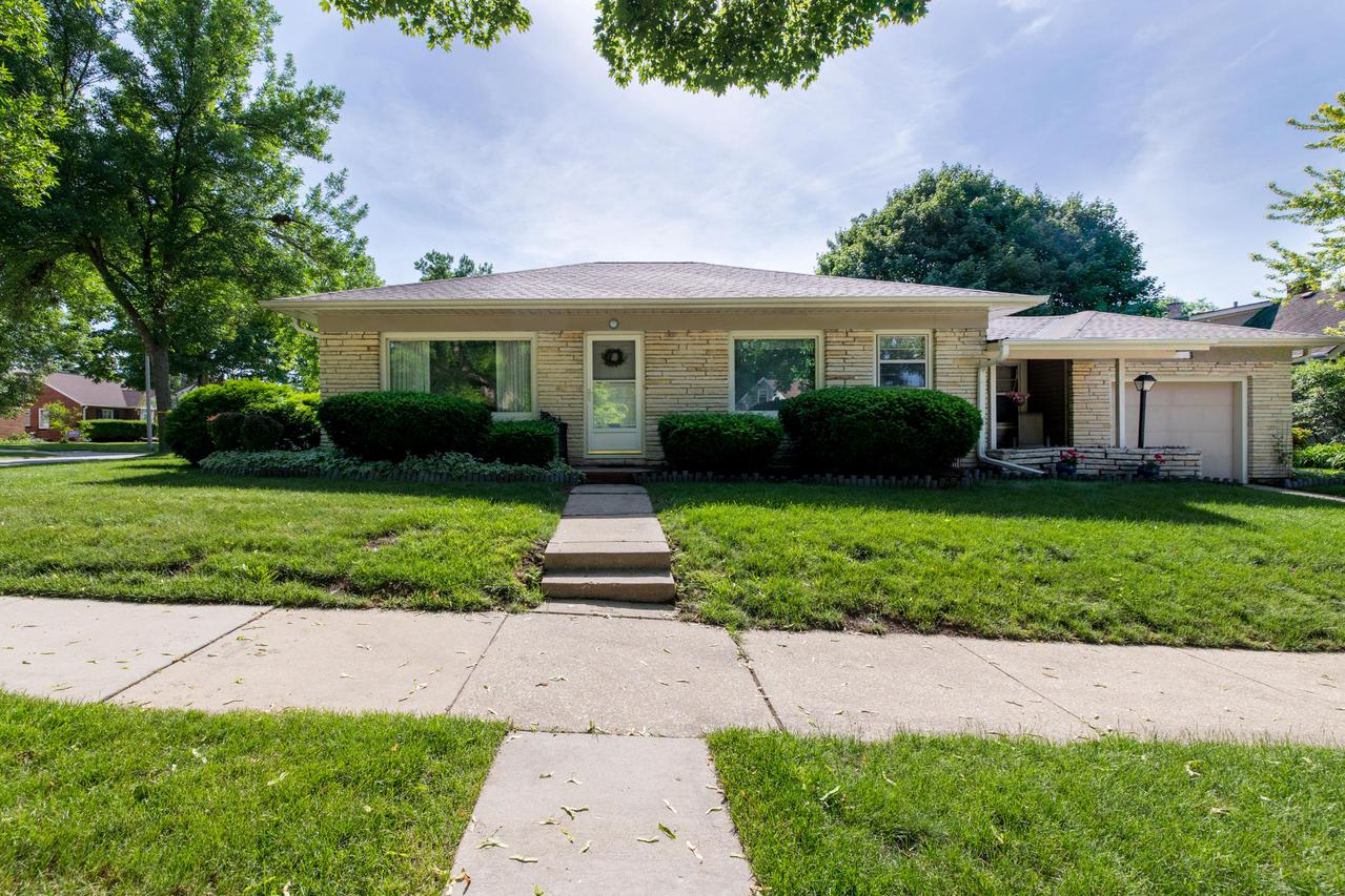 2576 N 80th St., Wauwatosa, WI 53213
