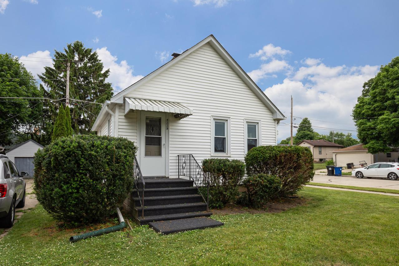 4225 Olive St., Racine, WI 53405