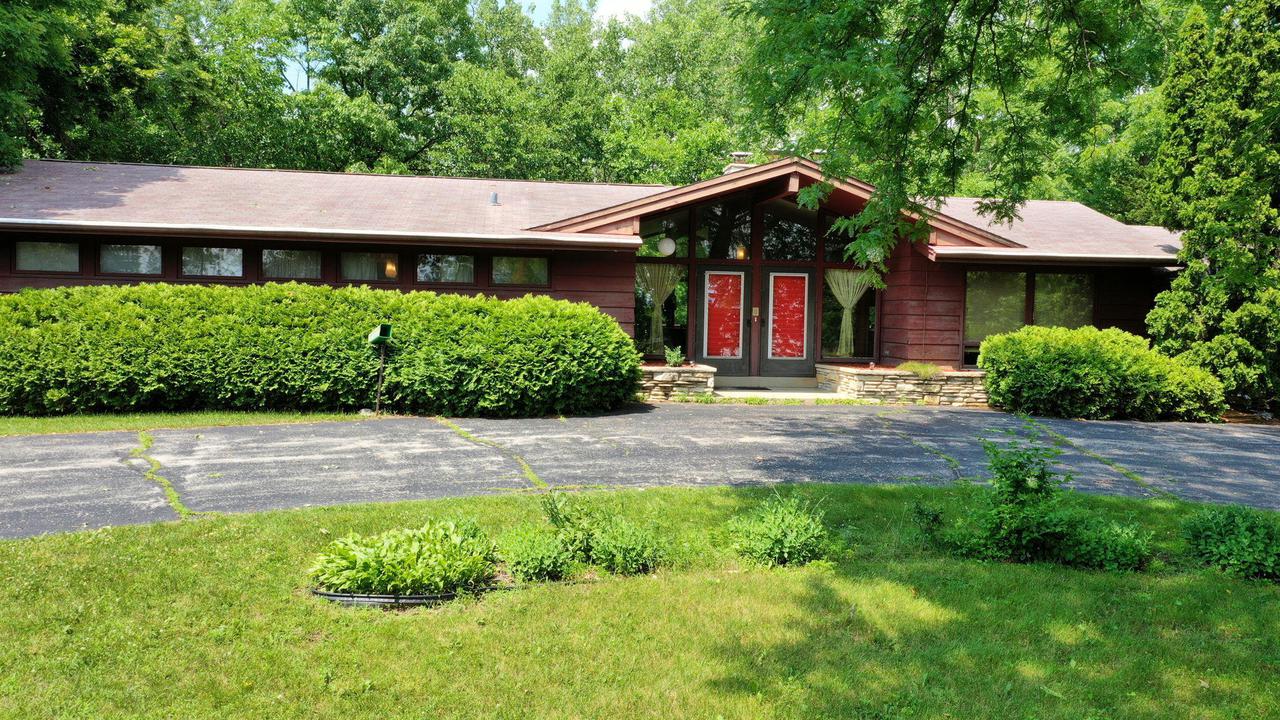 S95W23060 Silver Crest Dr., Vernon, WI 53103