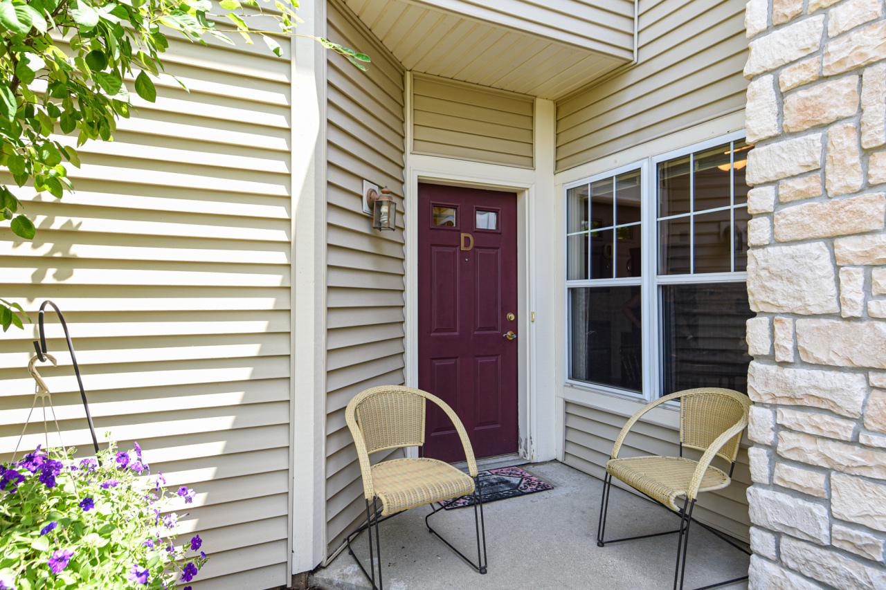 9375 S Cobblestone Way #D, Franklin, WI 53132