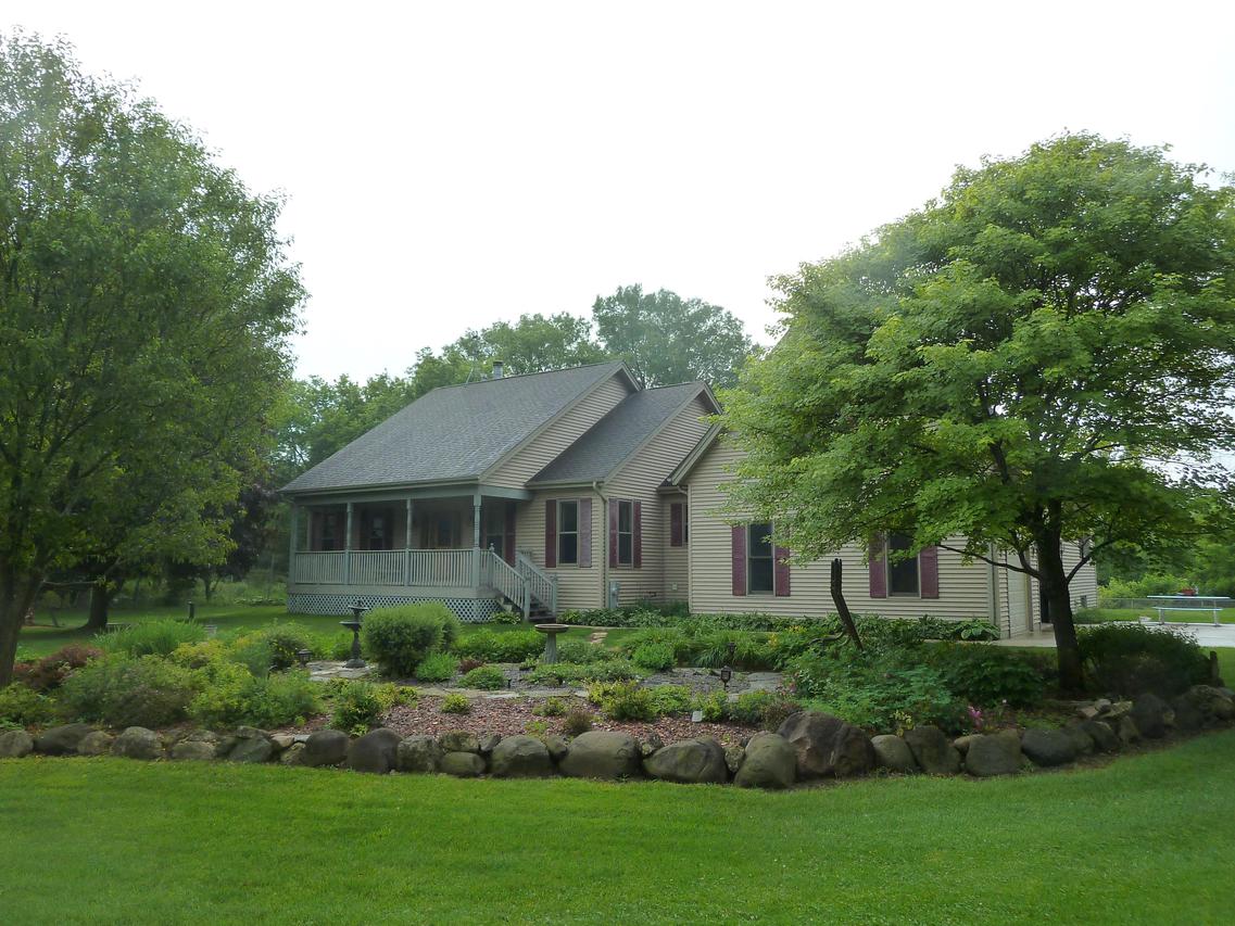 N47W27547 Lynndale Rd #N47, Pewaukee, WI 53072