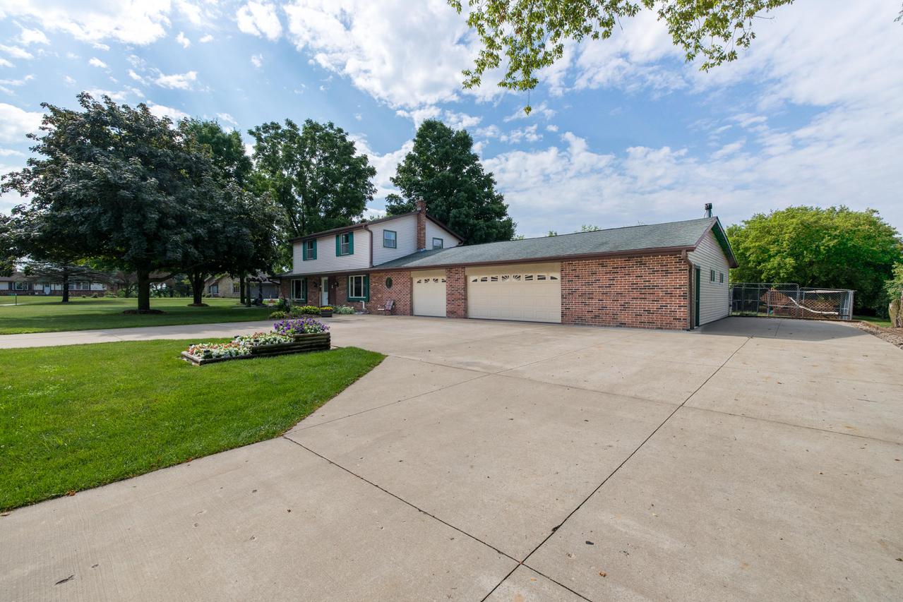 S77W26485 Crestview Ct., Vernon, WI 53189