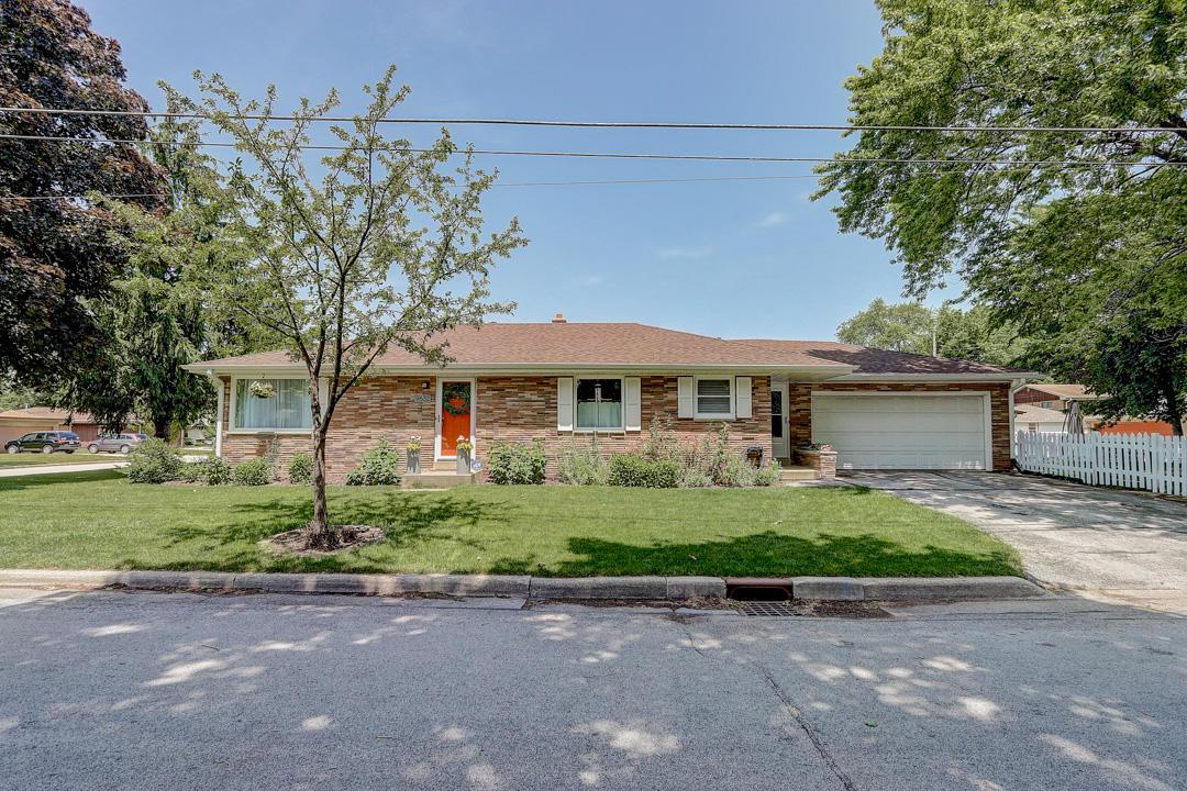 9632 W Fiebrantz Ave, Wauwatosa, WI 53222