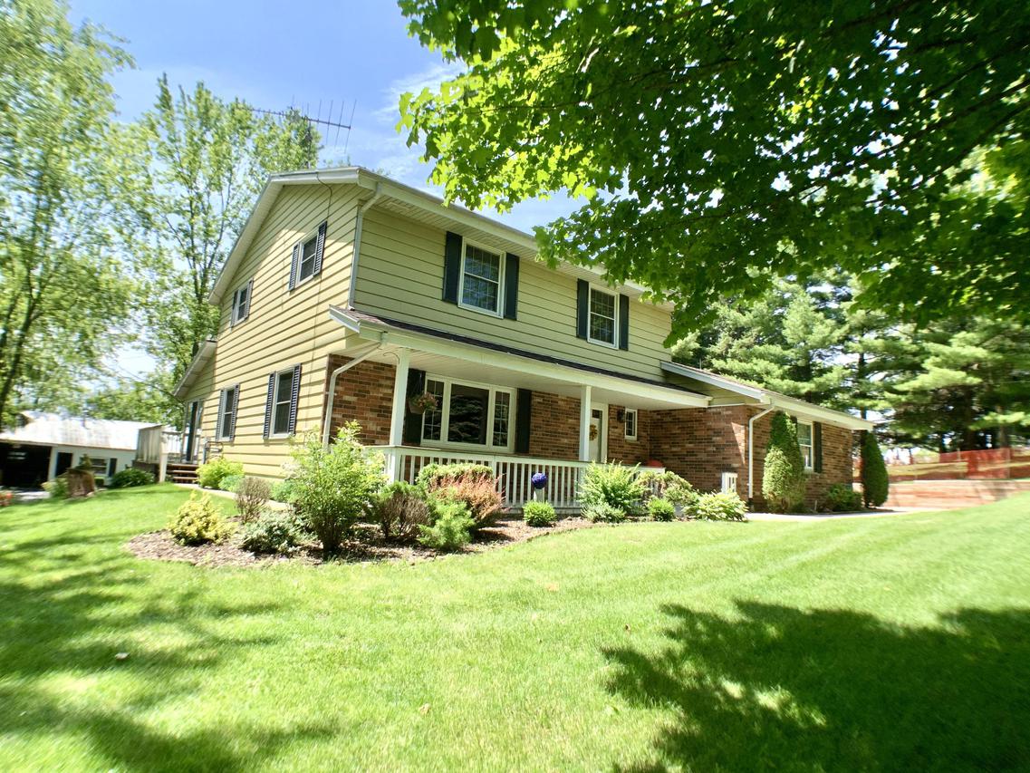 S69W22965 National Ave, Vernon, WI 53103