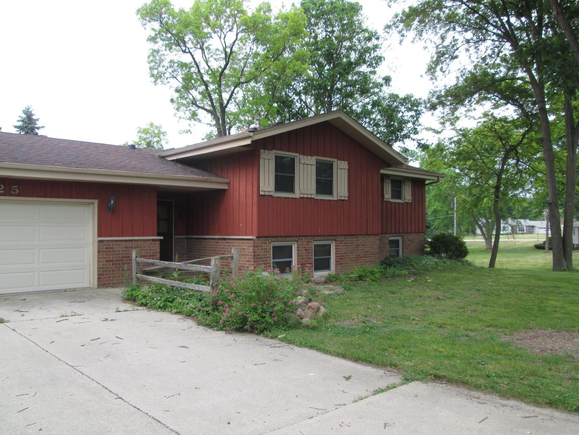 4425 Marcia Dr., Caledonia, WI 53405