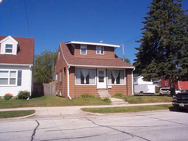 2022 Lincoln St., Two Rivers, WI 54241