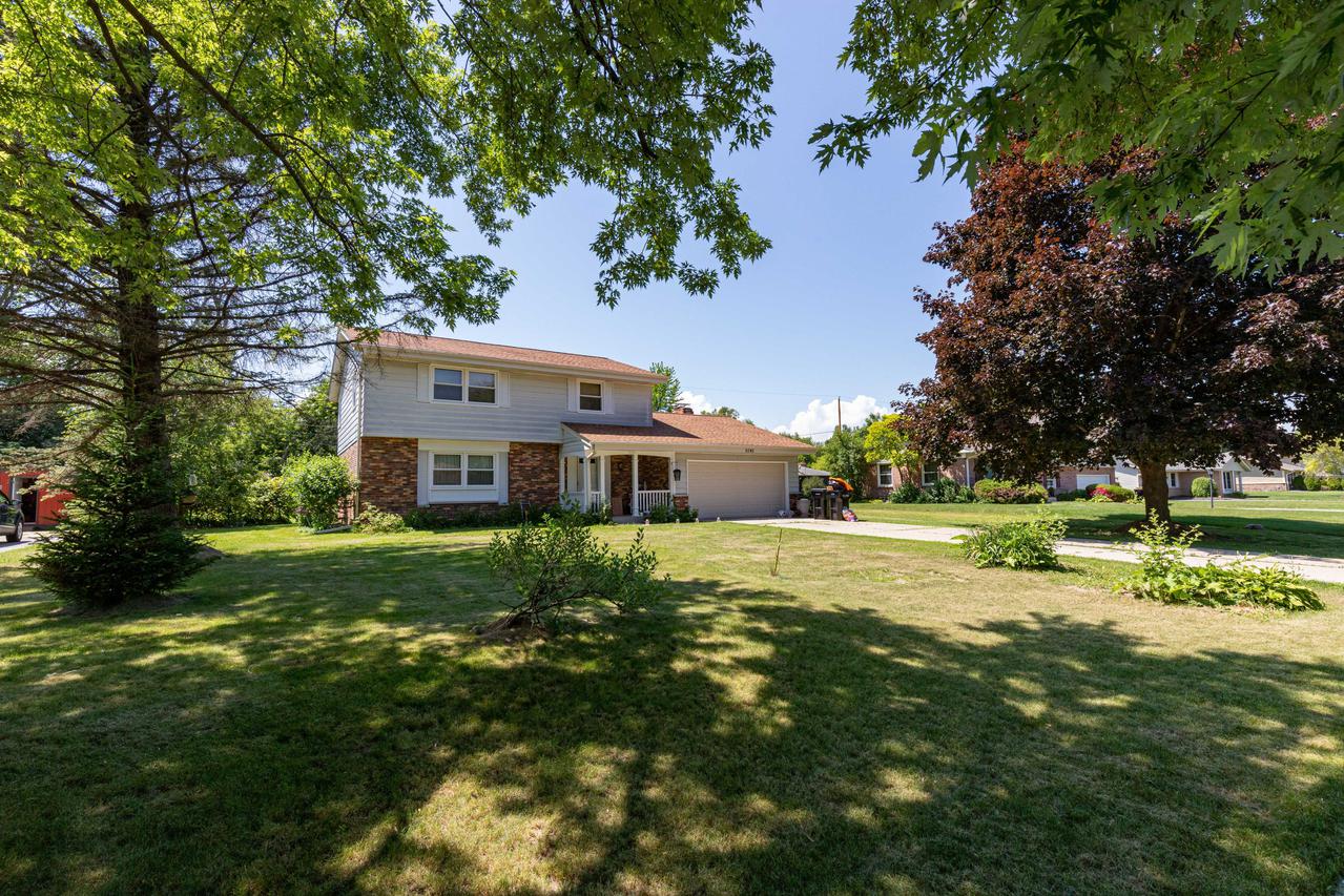 9345 N 60th St, Brown Deer, WI 53223