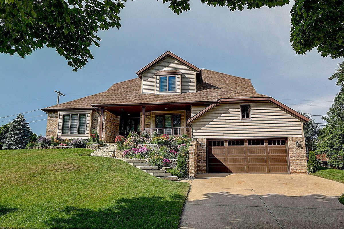 10310 W Vienna Ave., Wauwatosa, WI 53222