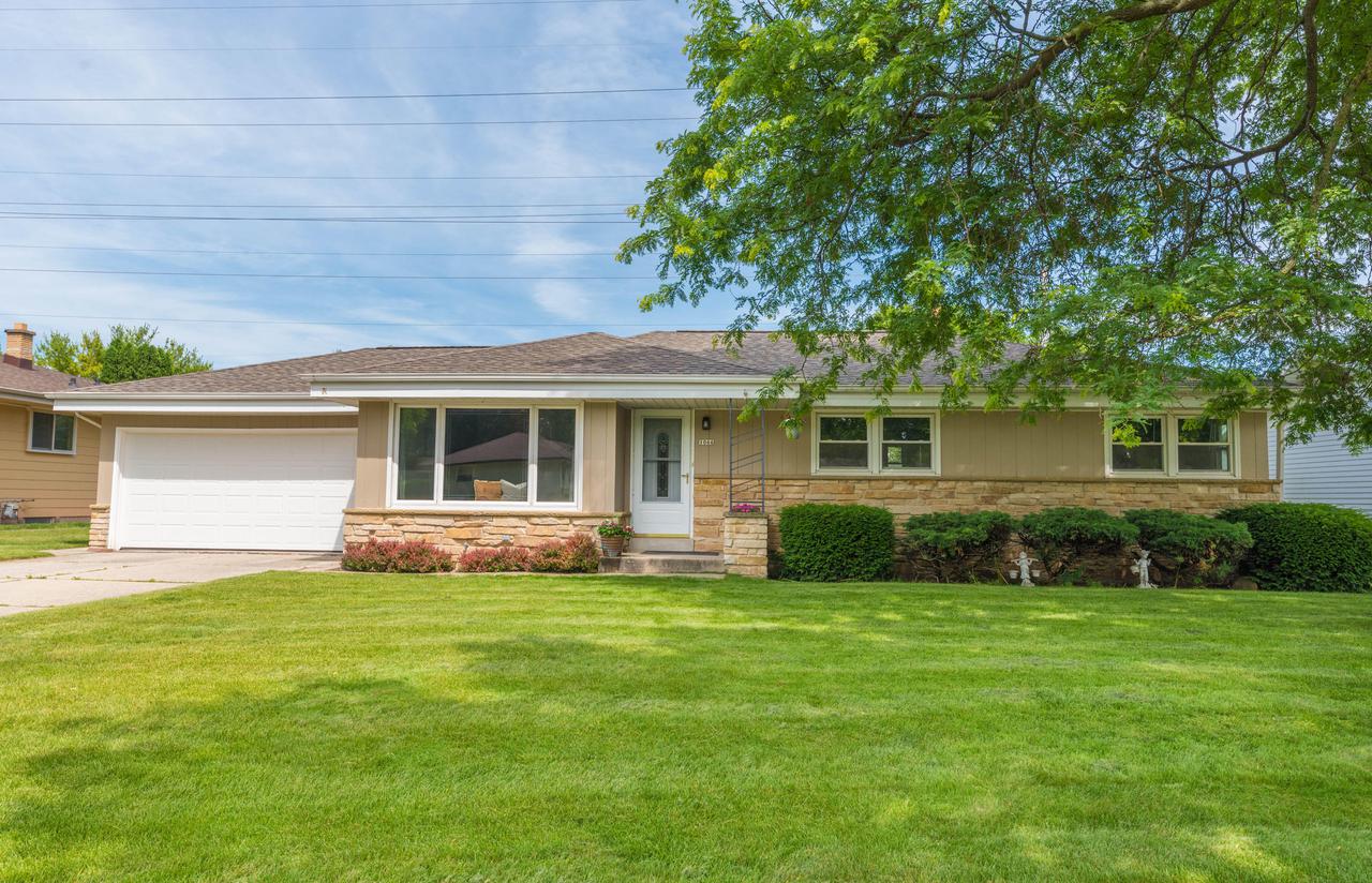 1066 N 120th St., Wauwatosa, WI 53226