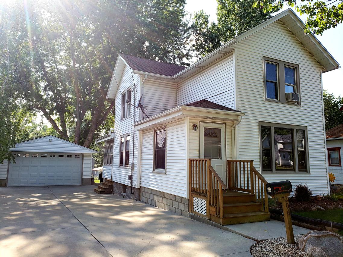 206 N Warren St., Watertown, WI 53094