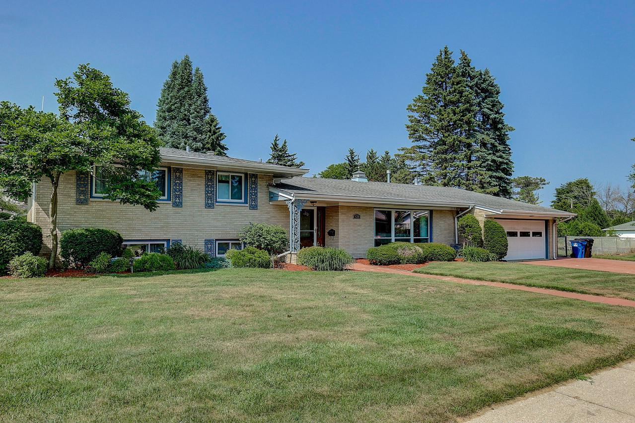 420 Flower Ln., Racine, WI 53402