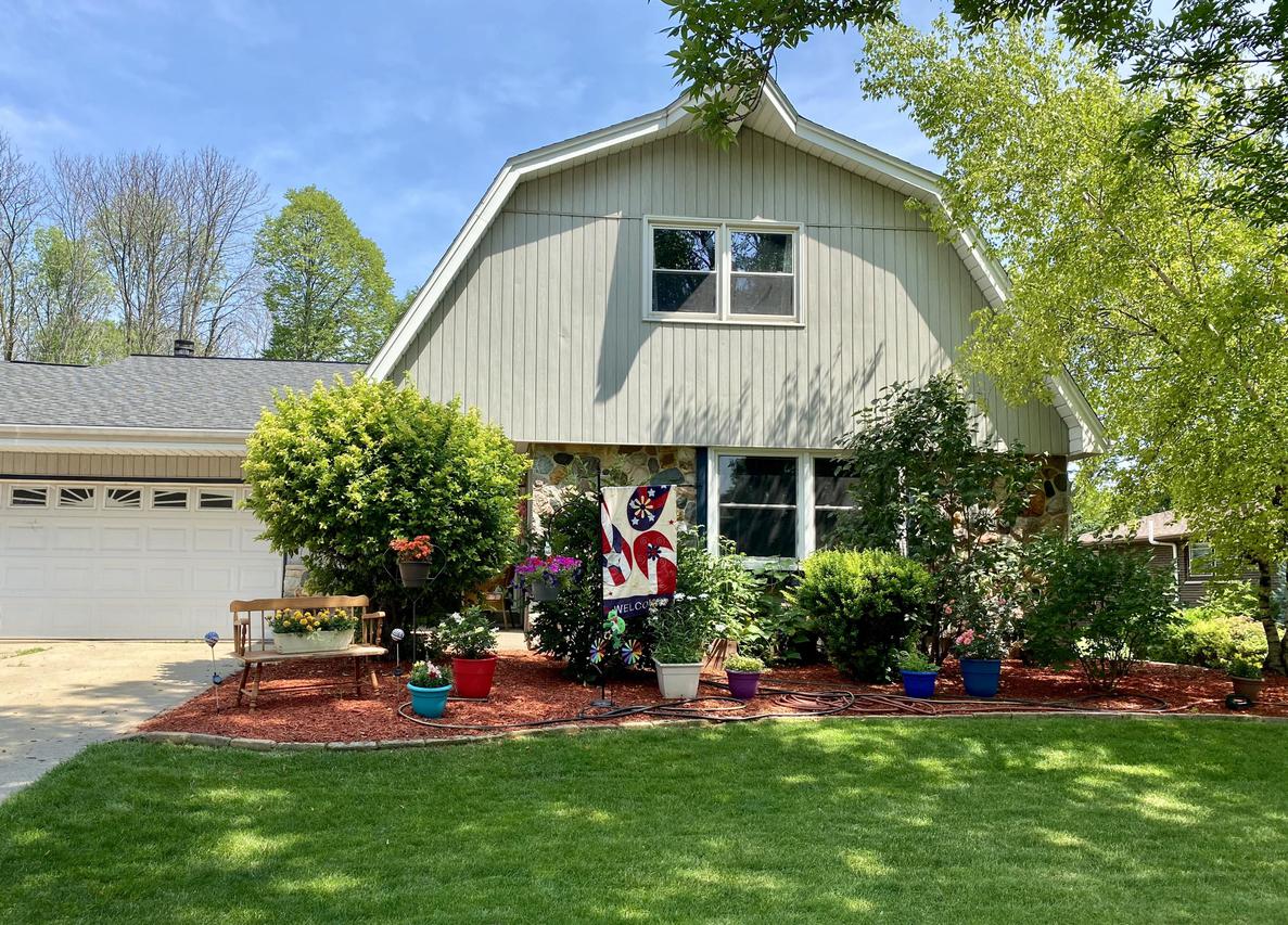 9828 W Tripoli Ave, Milwaukee, WI 53228