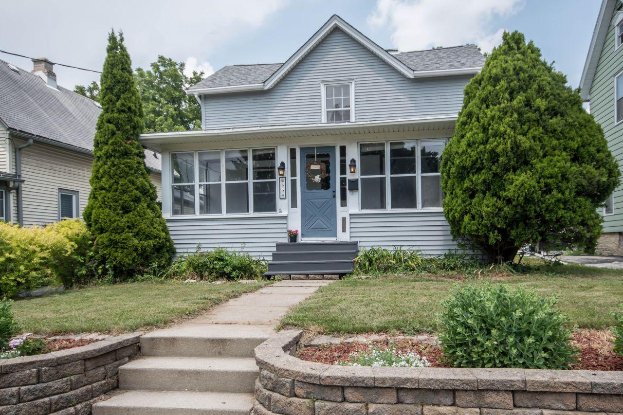 558 W College Ave, Waukesha, WI 53186