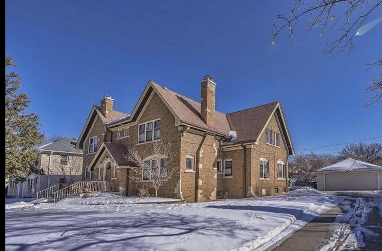 2034 Ludington Ave #2036, Wauwatosa, WI 53226